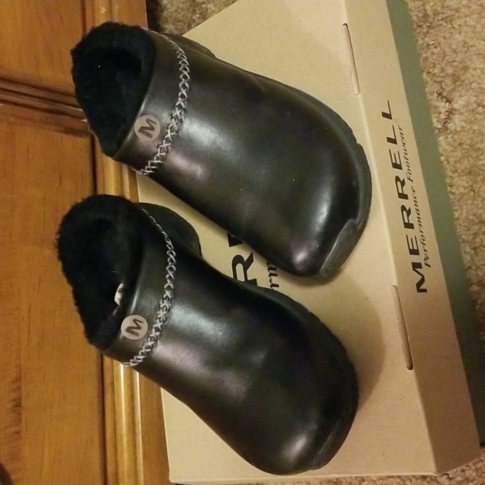 Black Merrell women's slide on shoes